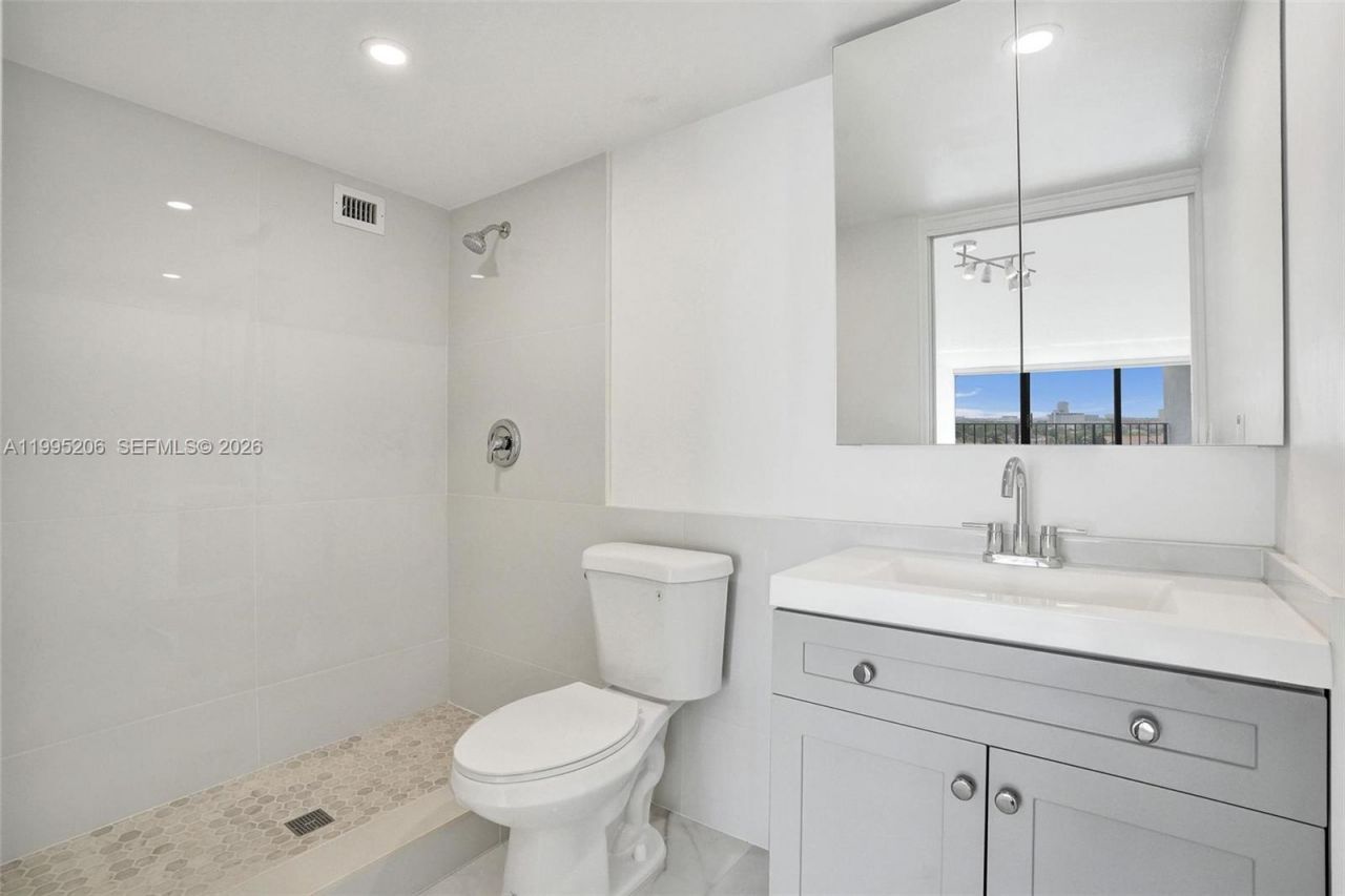 200 Leslie Dr , Unit 918, Hallandale Beach, FL 33009 Photo