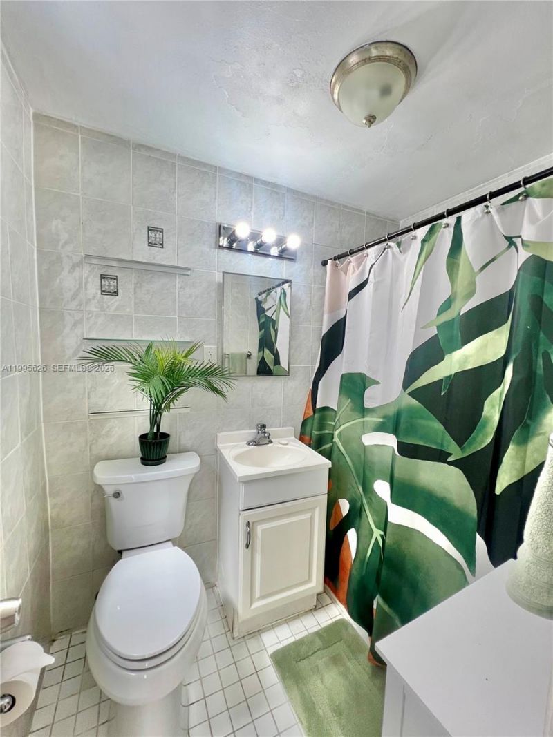 330 74th St, Unit 5, Miami Beach, FL 33141 Photo
