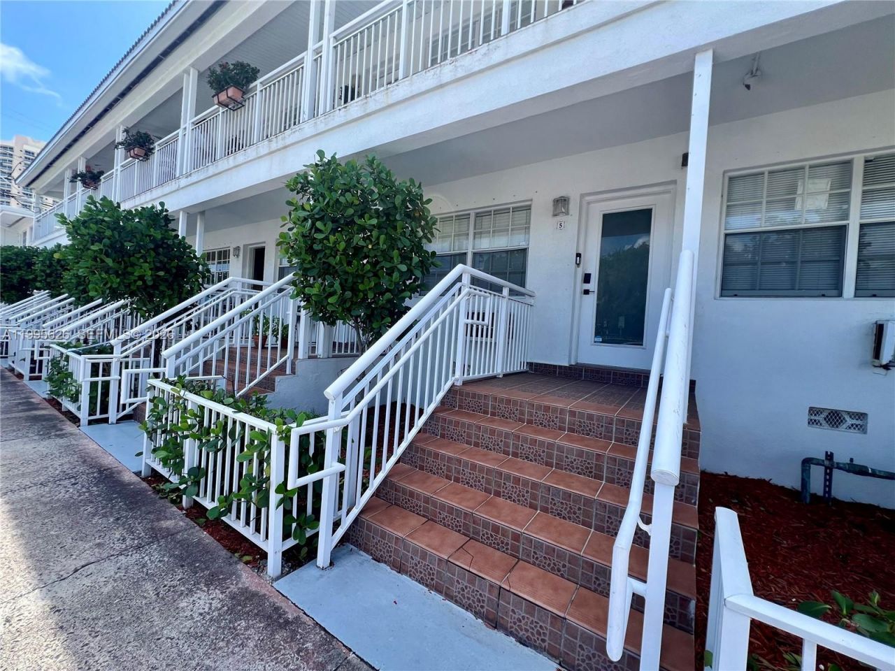 330 74th St, Unit 5, Miami Beach, FL 33141 Photo