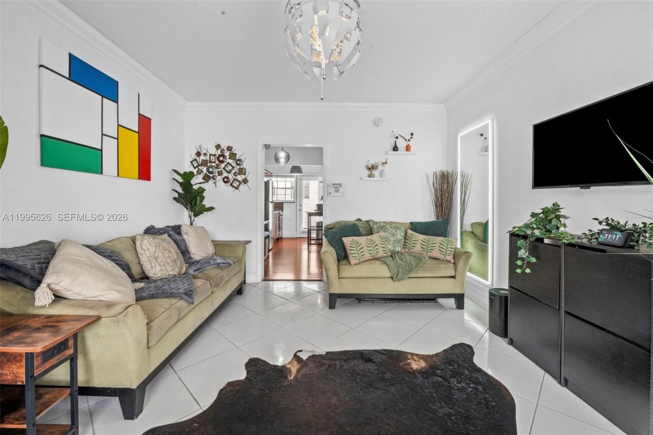 330 74th St, Unit 5, Miami Beach, FL 33141 Photo