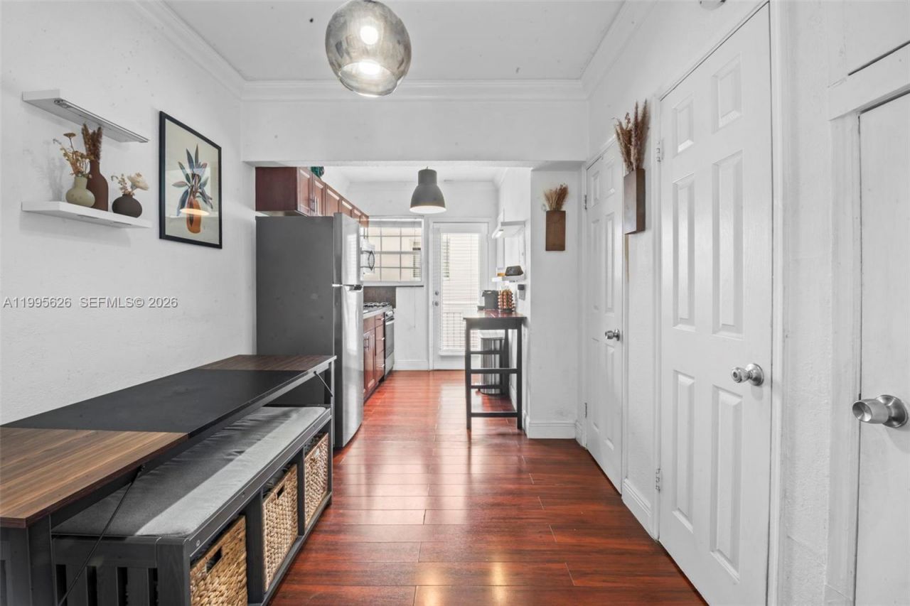 330 74th St, Unit 5, Miami Beach, FL 33141 Photo