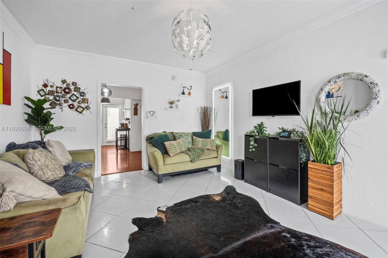 330 74th St, Unit 5, Miami Beach, FL 33141 Photo