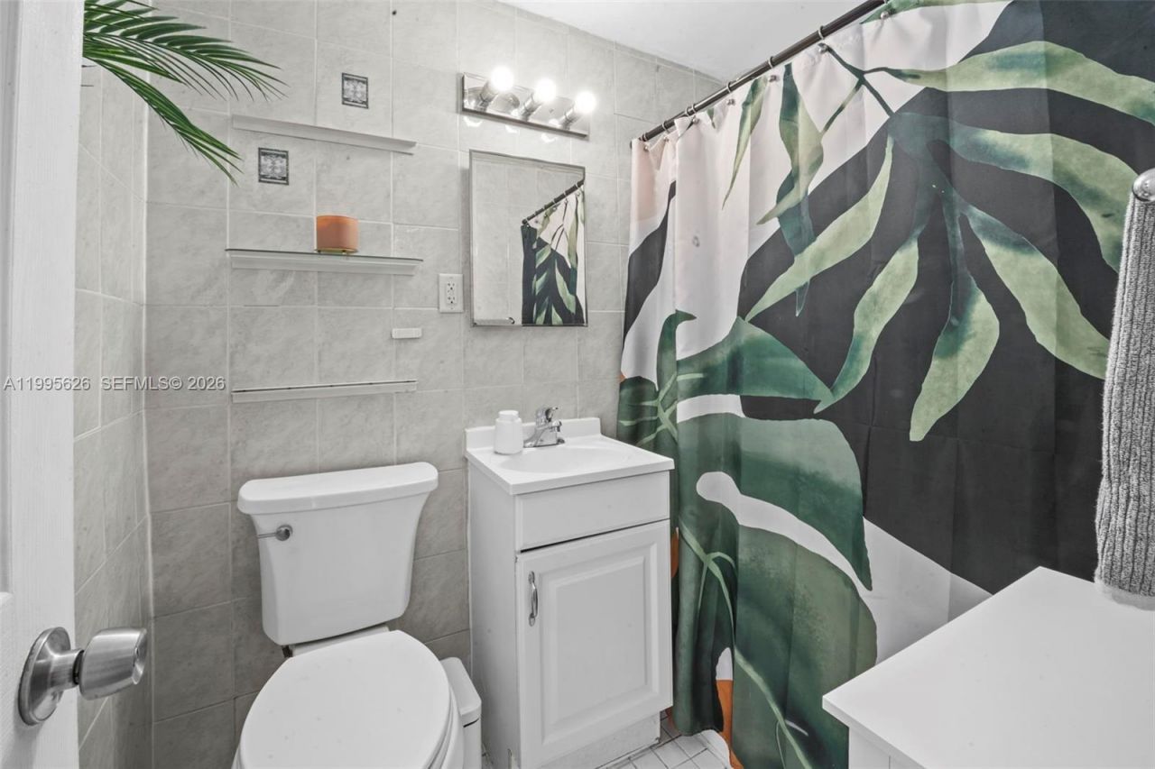 330 74th St, Unit 5, Miami Beach, FL 33141 Photo