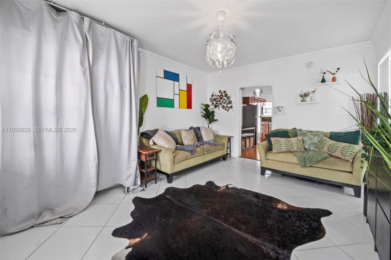 330 74th St, Unit 5, Miami Beach, FL 33141 Photo