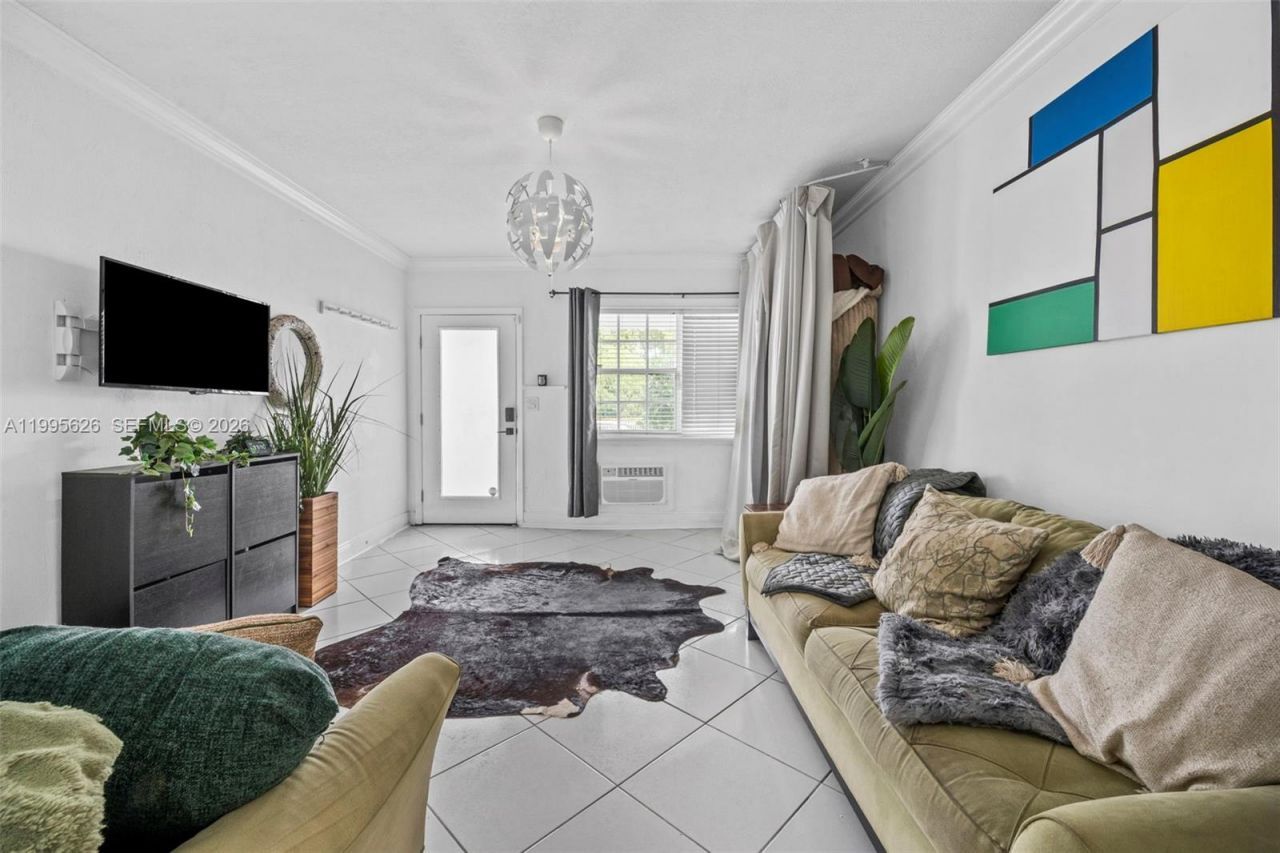 330 74th St, Unit 5, Miami Beach, FL 33141 Photo