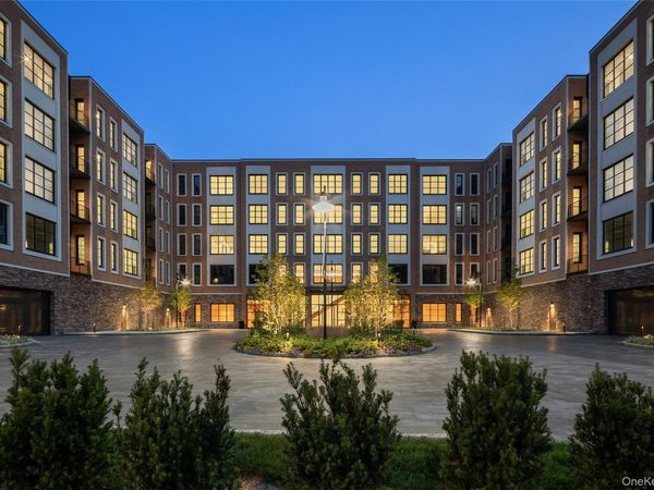 100 Garvies Point Road , Unit 1025, Glen Cove, NY 11542