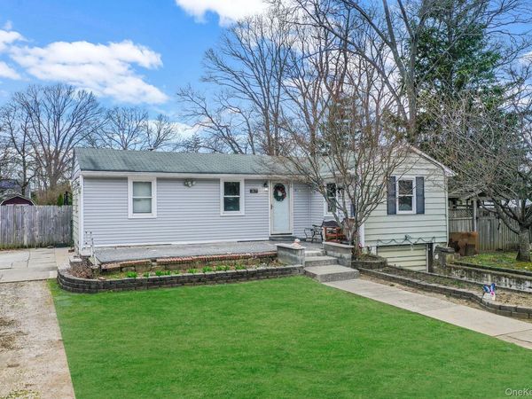 317 Centre Avenue, Lindenhurst, NY 11757