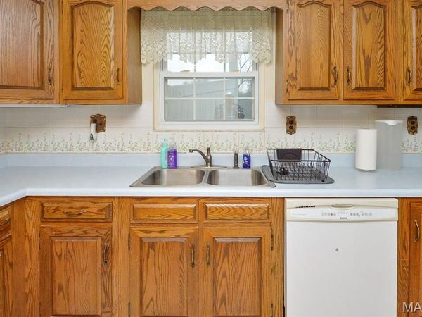 3328 Maryville Road , Granite City, IL 62040