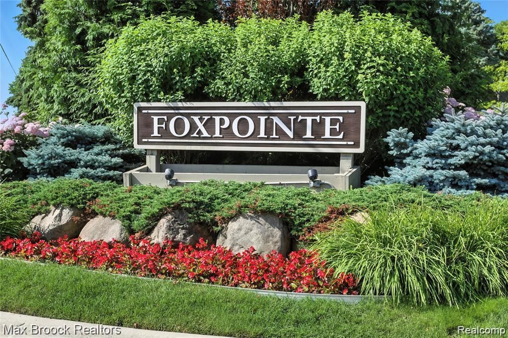 4231 Foxpointe Drive, West Bloomfield Township, MI 48323 Main Photo