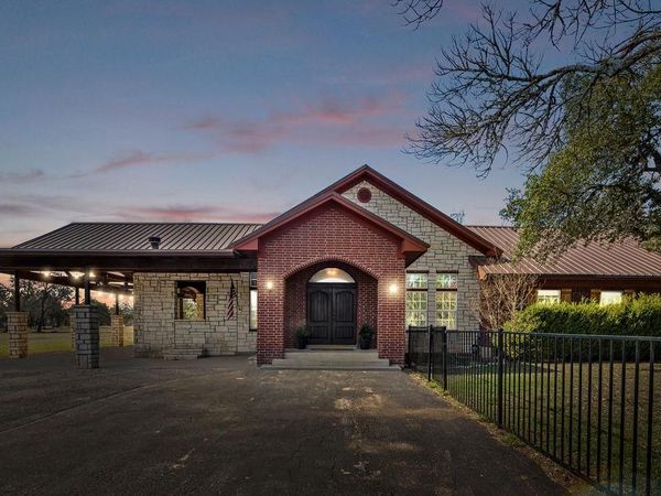 2795 W Highway 290 , Dripping Springs, TX 78620