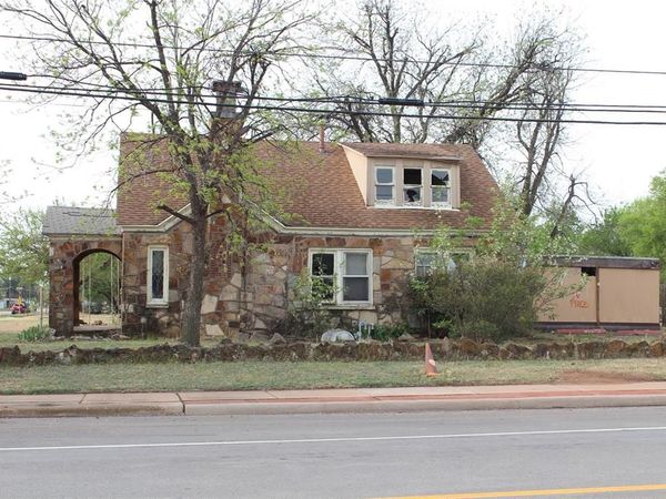 111 S 7th Avenue , Munday, TX 76371