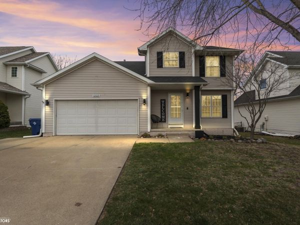 12323 Tanglewood Drive, Urbandale, IA 50323