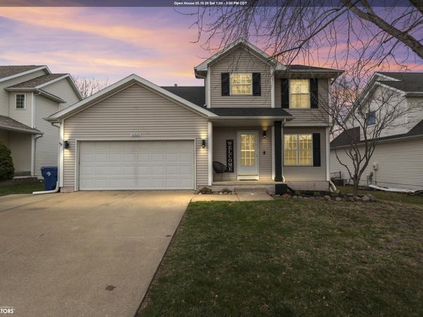 12323 Tanglewood Drive, Urbandale, IA 50323
