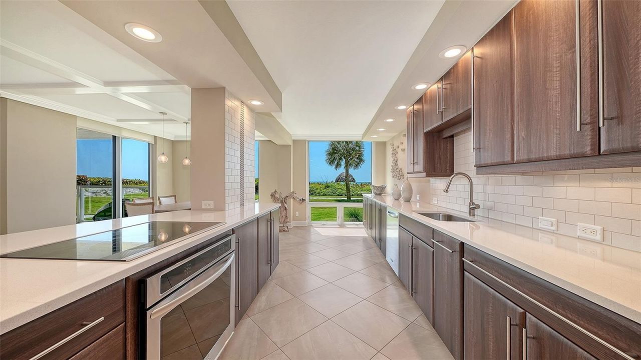 2425 Gulf Of Mexico Drive, Unit 1A, Longboat Key, FL 34228 Photo