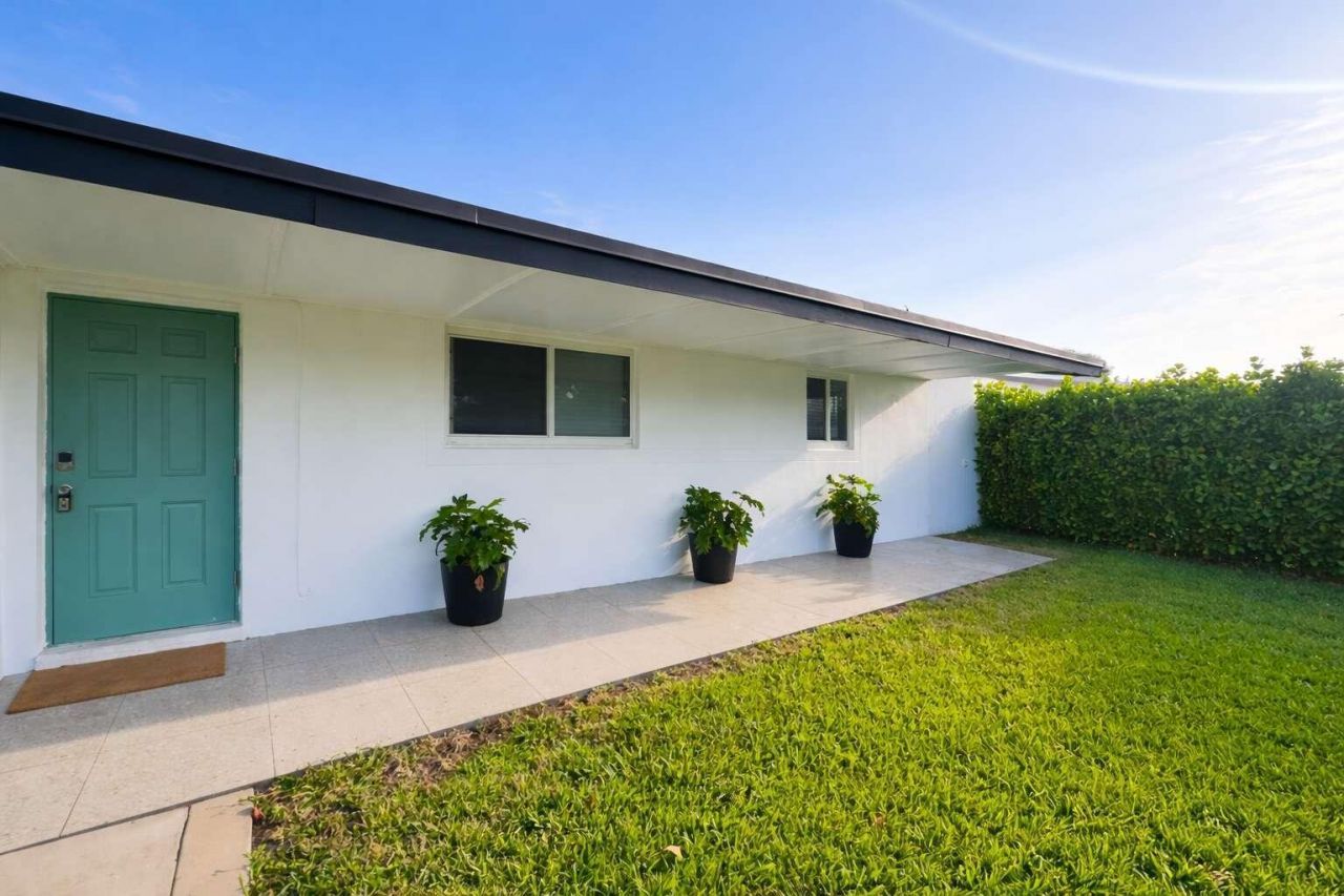 1251 NE 211th Terrace, Miami, FL 33179 Photo