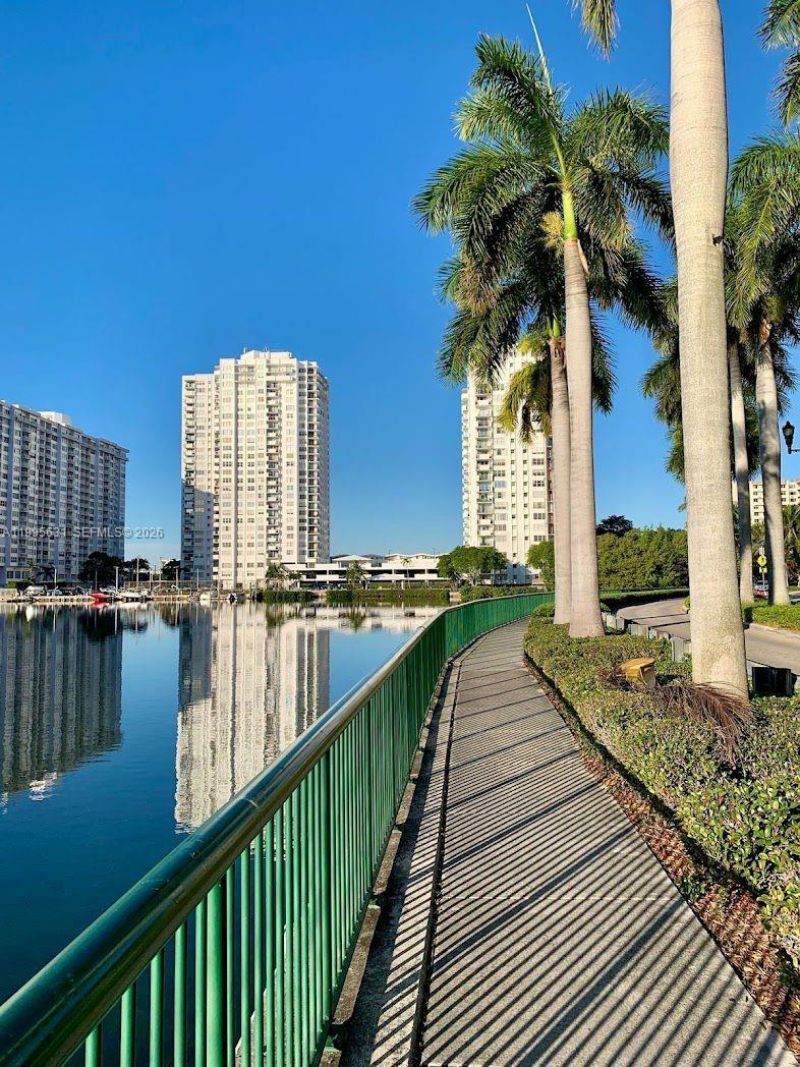 2750 NE 183rd St, Unit 2407, Aventura, FL 33160 Photo