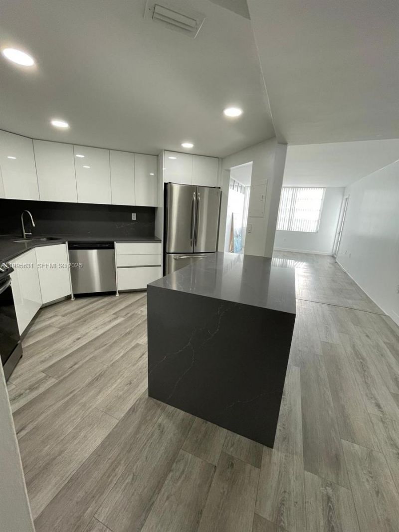 2750 NE 183rd St, Unit 2407, Aventura, FL 33160 Photo