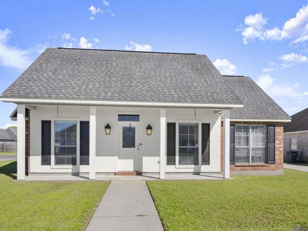 628 S Oleana Dr, Gonzales, LA 70737