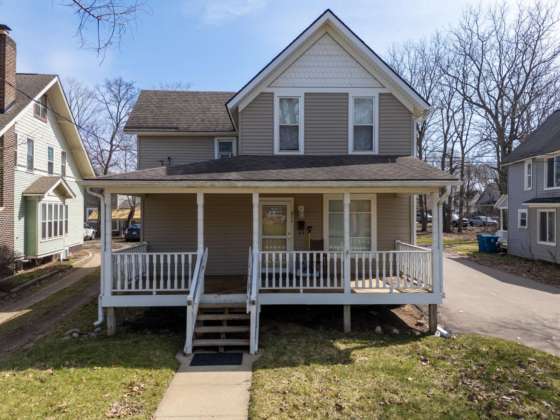 811 Oakland Drive, Kalamazoo, MI 49008 Main Photo