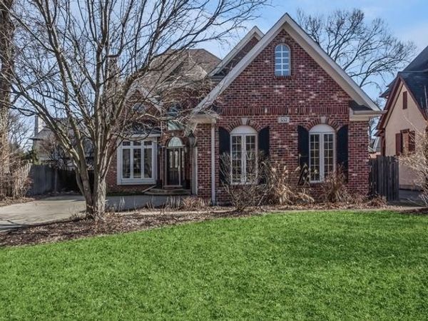 557 N County Line Road , Hinsdale, IL 60521