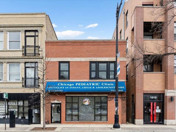 1916 W IRVING PARK Road , Chicago, IL 60613