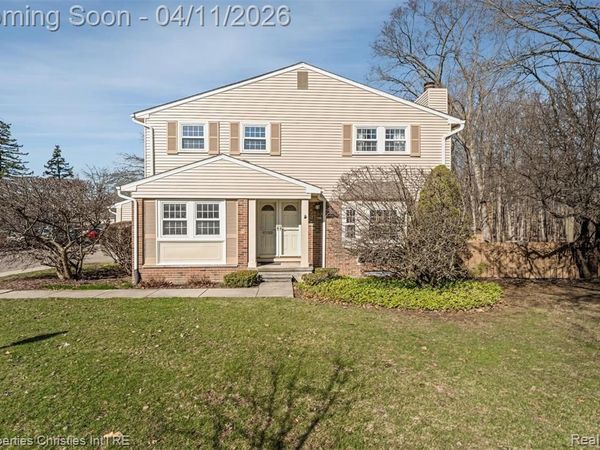 1476 Brentwood Drive, Troy, MI 48098