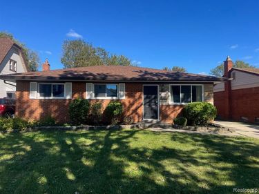 22211 VIOLET Street, St. Clair Shores, MI 48082