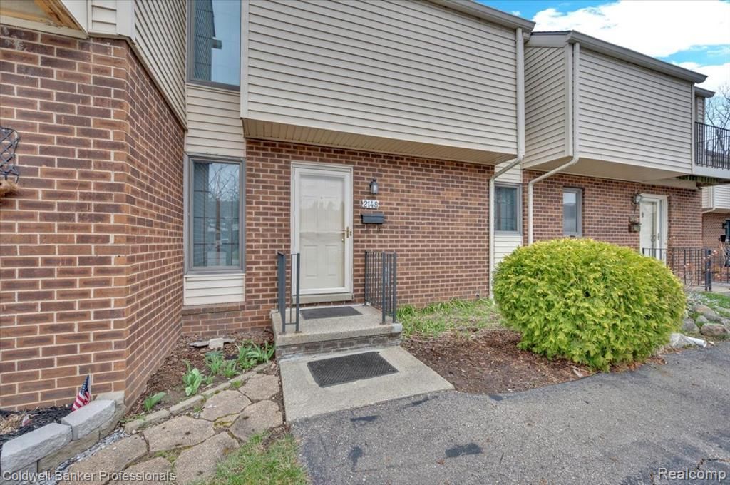 2148 Village West Drive S, Lapeer, MI 48446 Main Photo