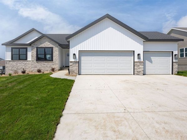 1435 Cardinal Drive, Fairfax, IA 52228