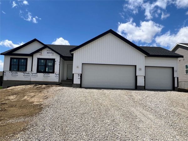 1435 Cardinal Drive, Fairfax, IA 52228