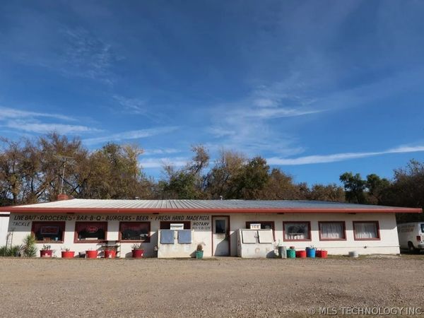 725 Carpenters Bluff Road , Hendrix, OK 74741