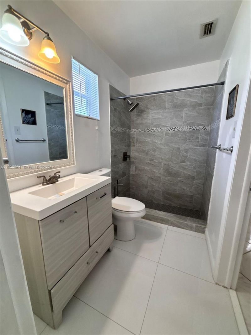 839 S Highland Dr, Unit Right, Hollywood, FL 33021 Photo