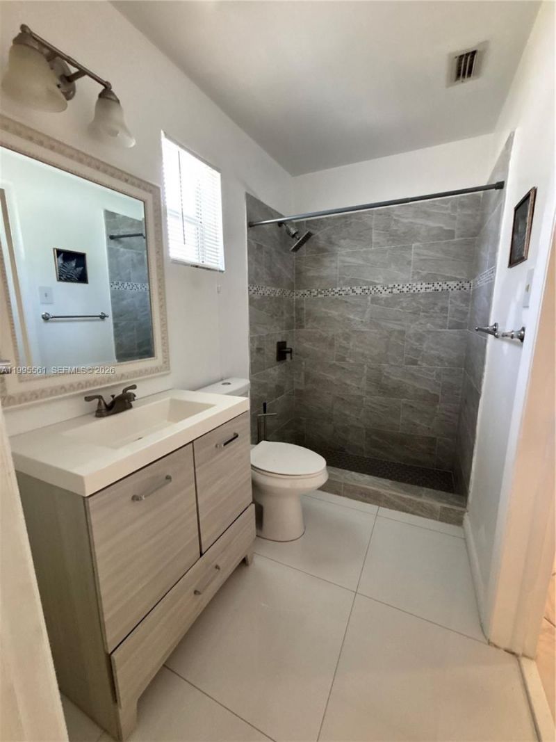 839 S Highland Dr, Unit Right, Hollywood, FL 33021 Photo