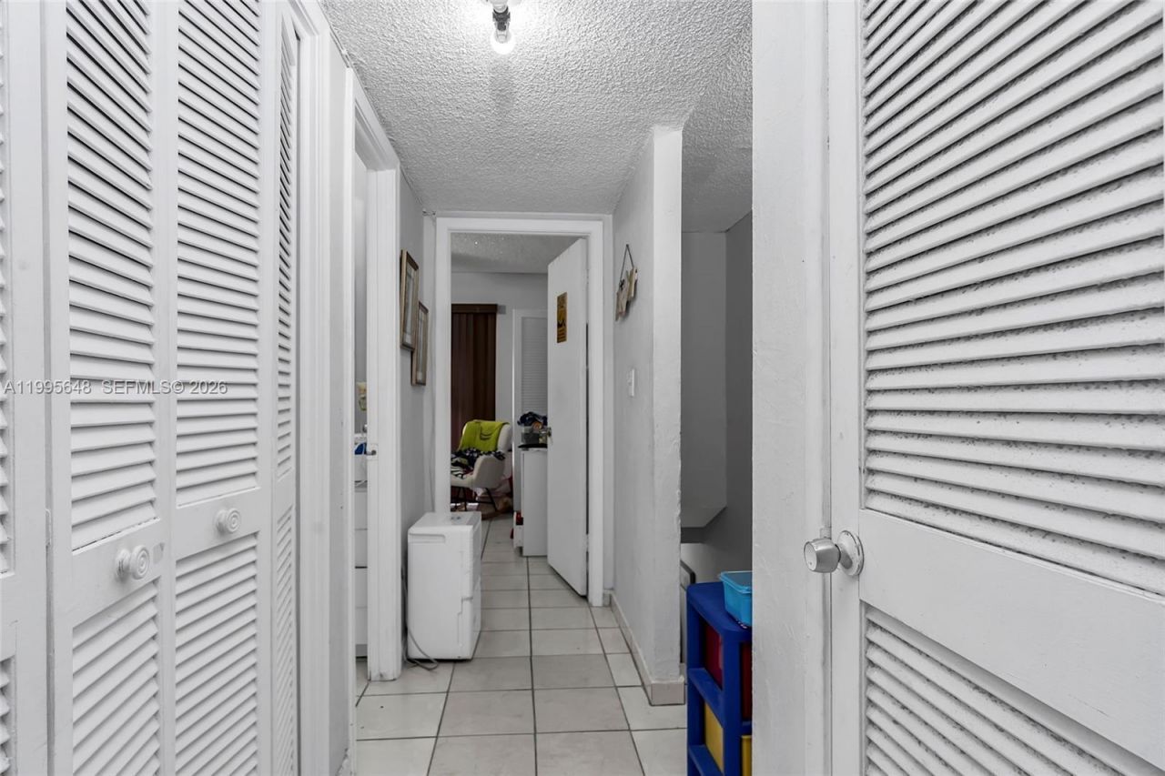 805 W 79th Pl, Hialeah, FL 33014 Photo