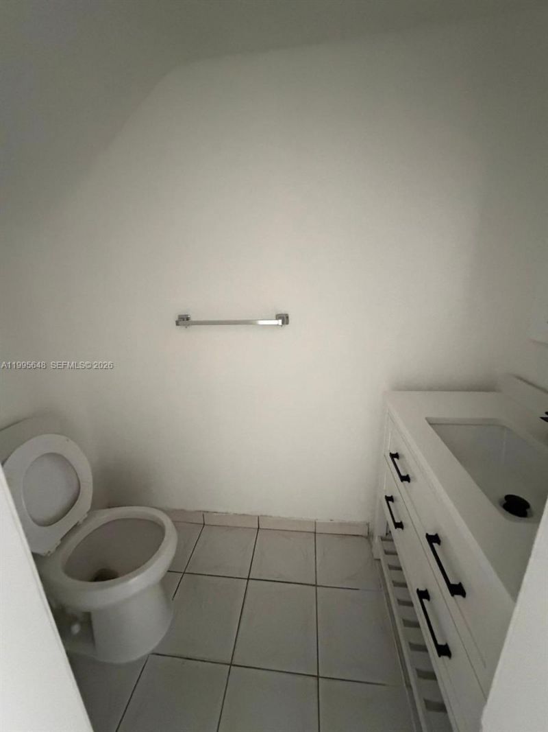 805 W 79th Pl, Hialeah, FL 33014 Photo