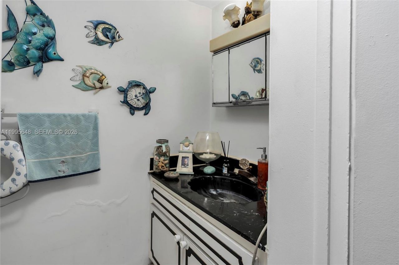 805 W 79th Pl, Hialeah, FL 33014 Photo