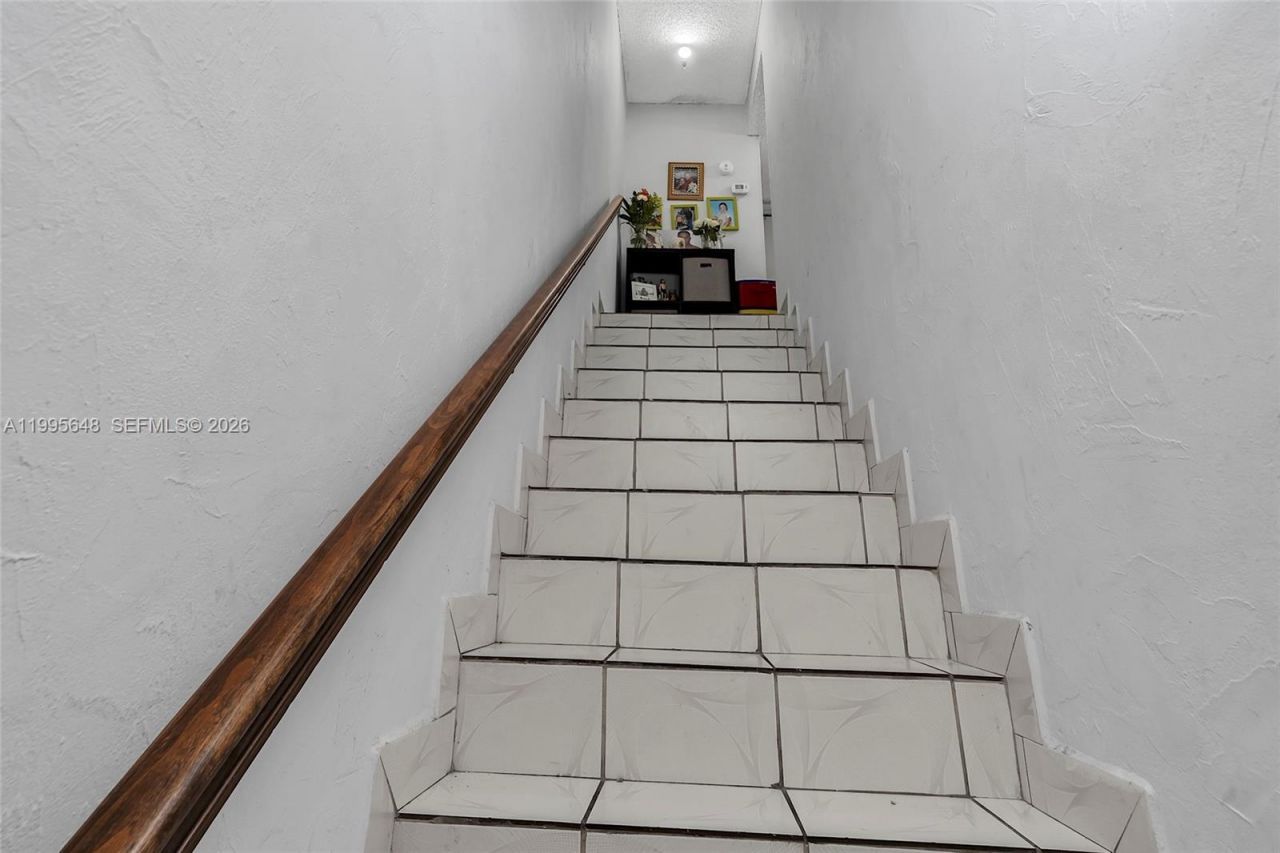 805 W 79th Pl, Hialeah, FL 33014 Photo