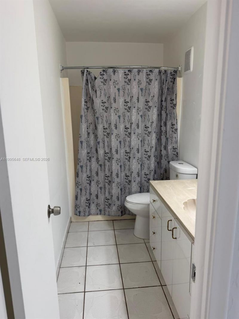 805 W 79th Pl, Hialeah, FL 33014 Photo
