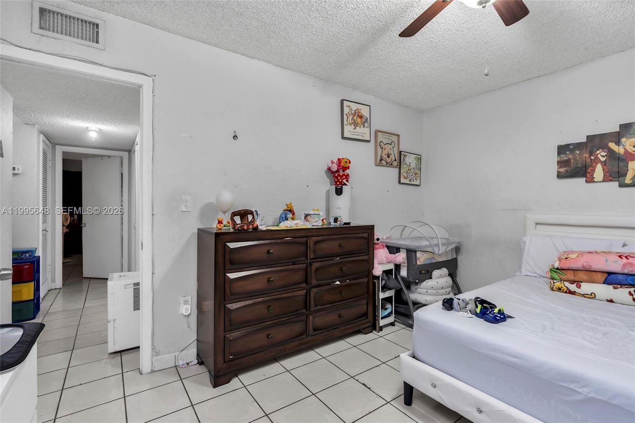 805 W 79th Pl, Hialeah, FL 33014 Photo