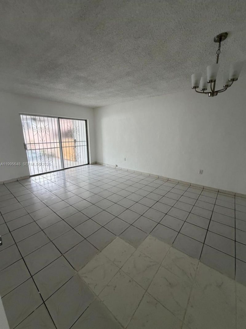 805 W 79th Pl, Hialeah, FL 33014 Photo