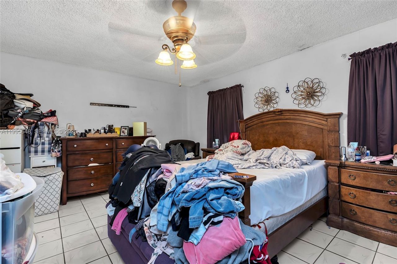 805 W 79th Pl, Hialeah, FL 33014 Photo