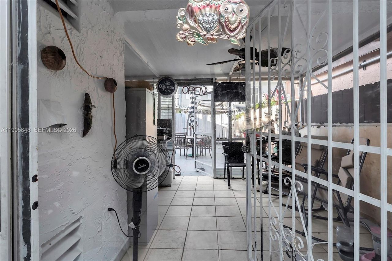 805 W 79th Pl, Hialeah, FL 33014 Photo