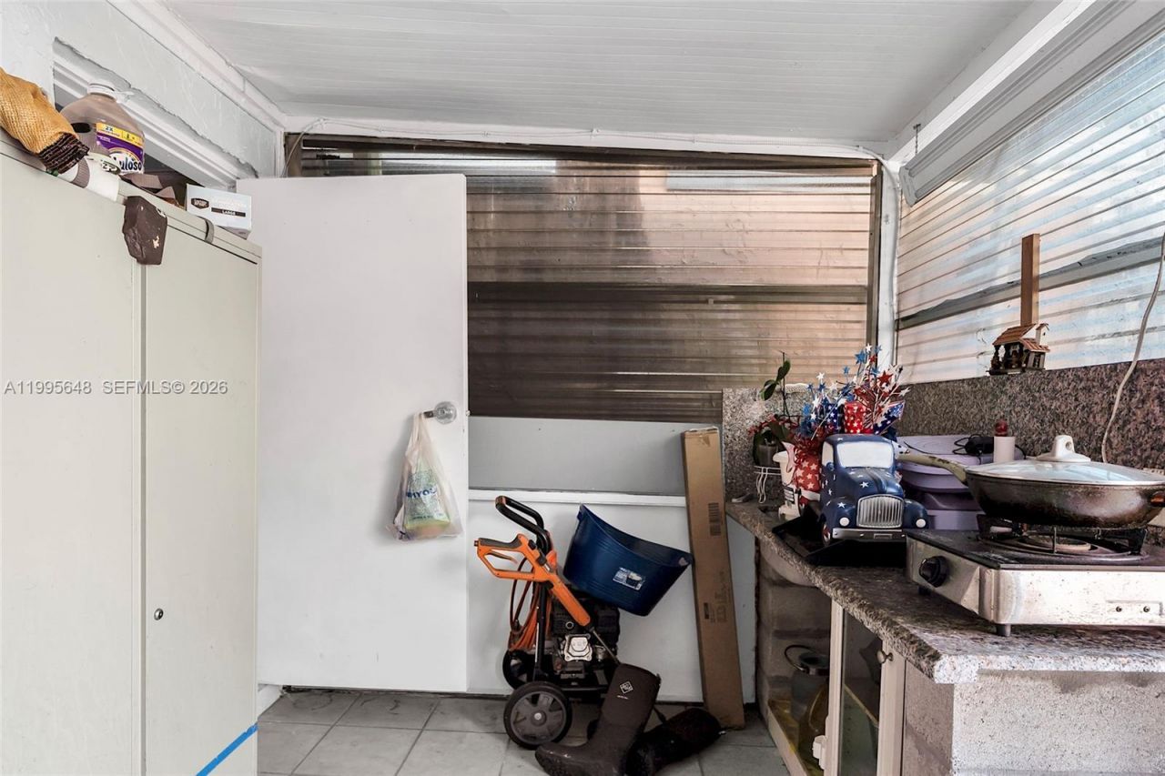 805 W 79th Pl, Hialeah, FL 33014 Photo