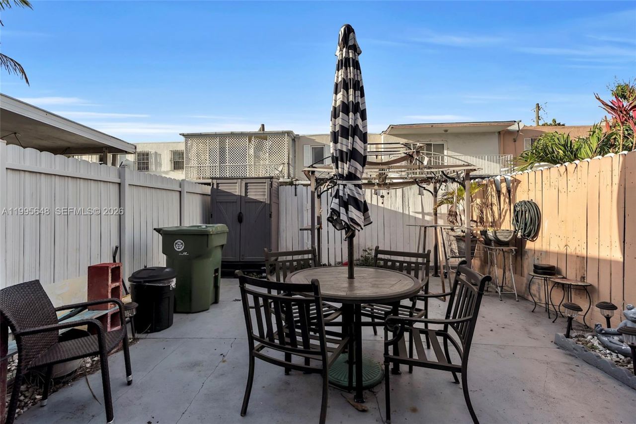 805 W 79th Pl, Hialeah, FL 33014 Photo