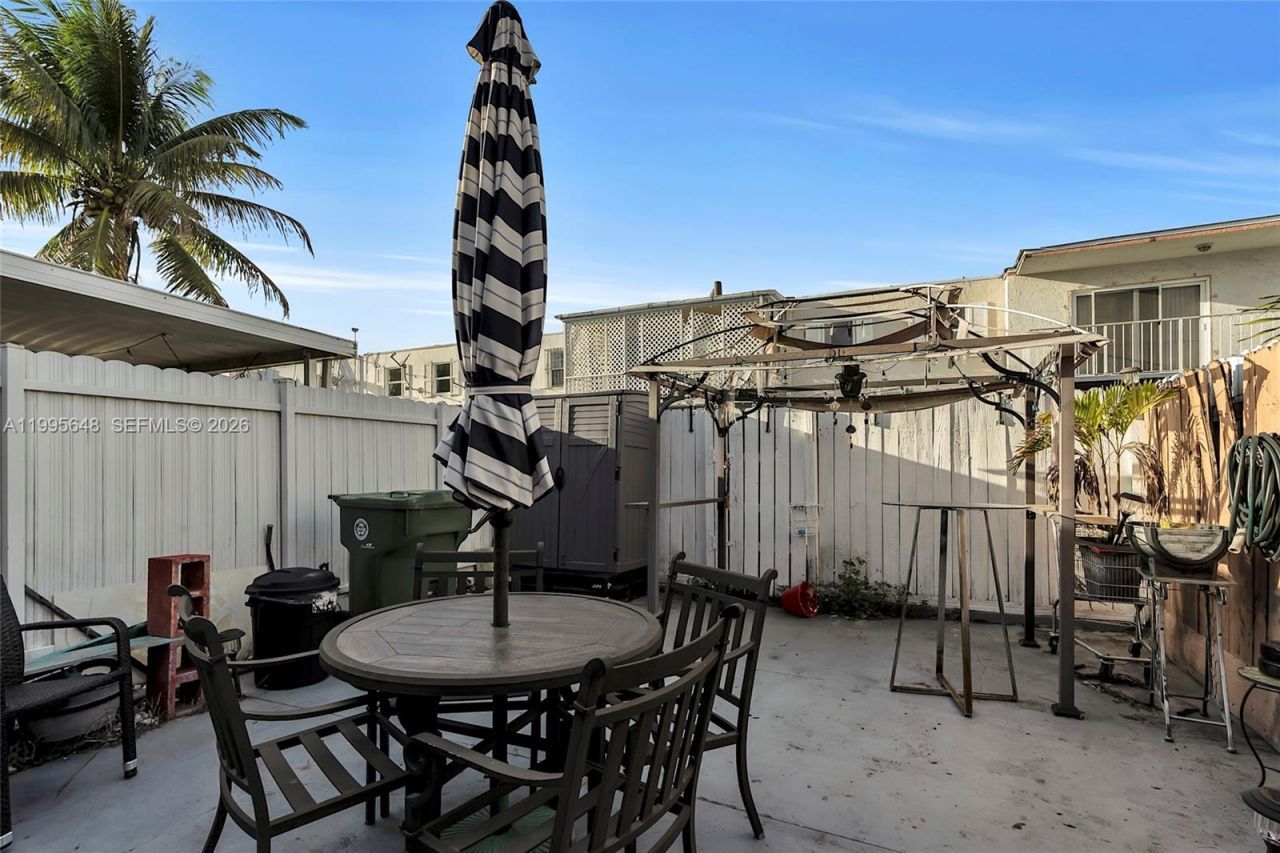 805 W 79th Pl, Hialeah, FL 33014 Photo