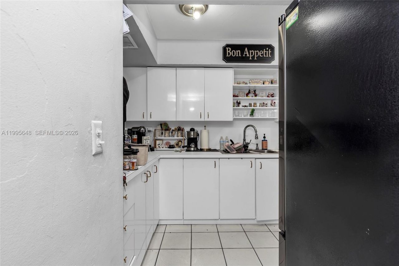 805 W 79th Pl, Hialeah, FL 33014 Photo