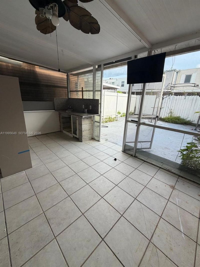 805 W 79th Pl, Hialeah, FL 33014 Photo
