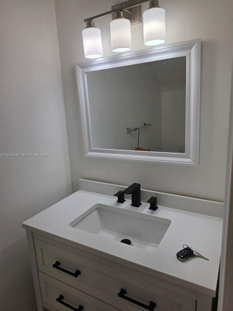 805 W 79th Pl, Hialeah, FL 33014 Photo
