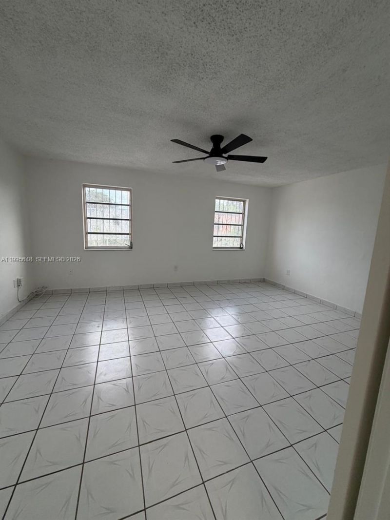 805 W 79th Pl, Hialeah, FL 33014 Photo