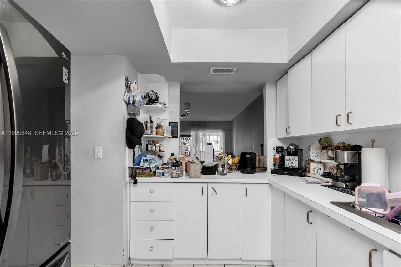 805 W 79th Pl, Hialeah, FL 33014 Photo